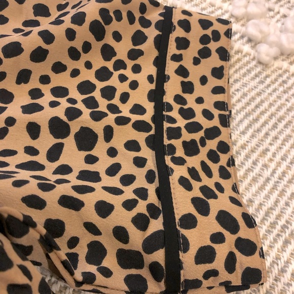 🦚HP🦚 LOFT Leopard Print Blouse - Picture 8 of 11